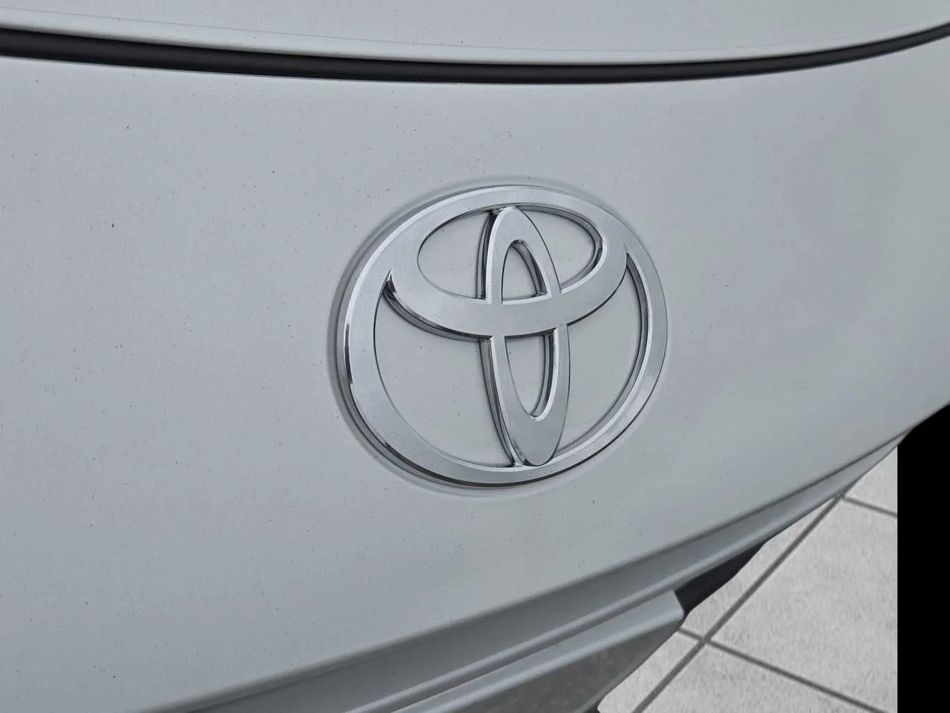 2026 Toyota Prius Plug-in Hybrid SE - Photo 16
