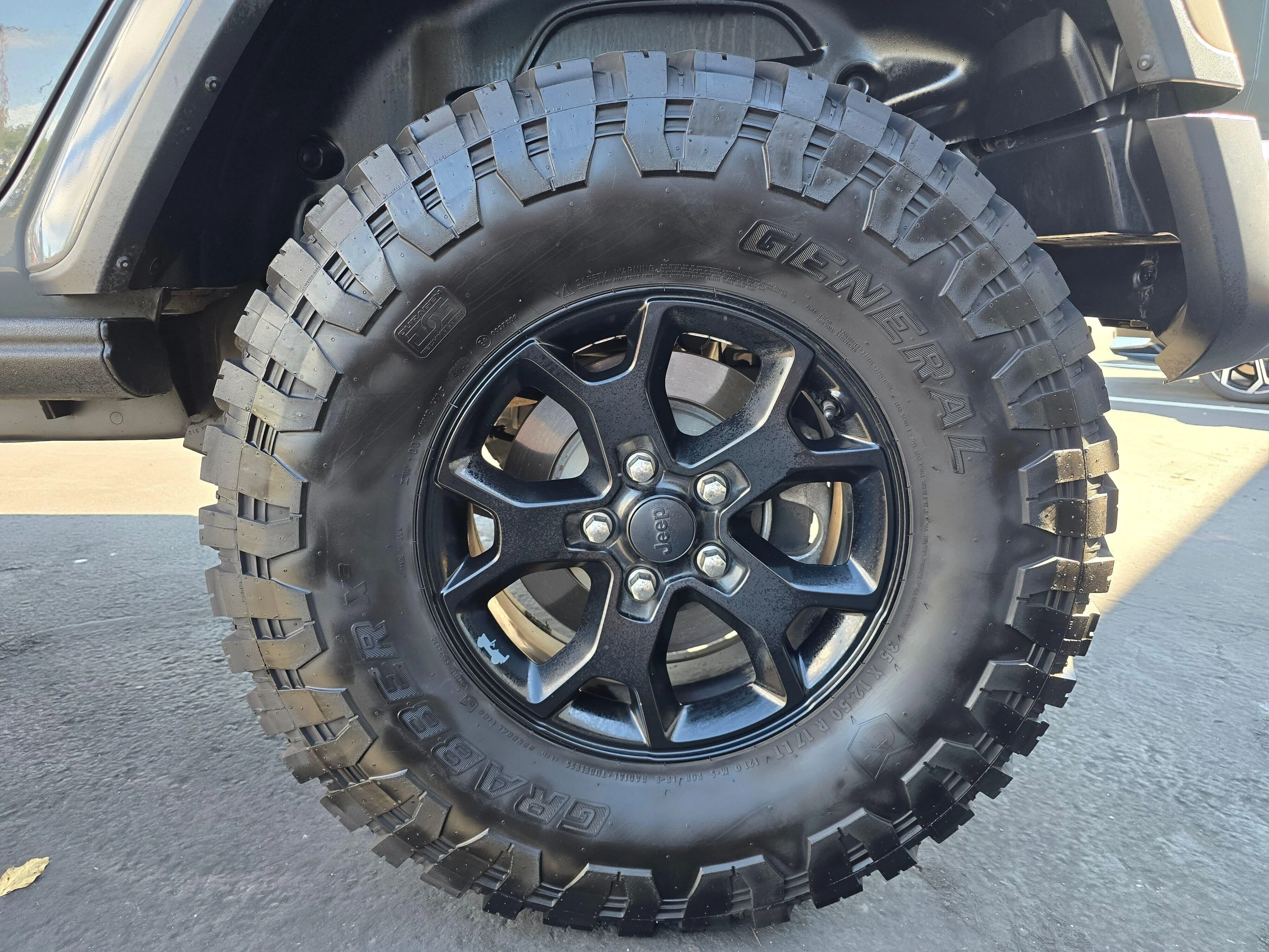 Used 2019 Gray Clearcoat Jeep Unlimited Sahara image 6