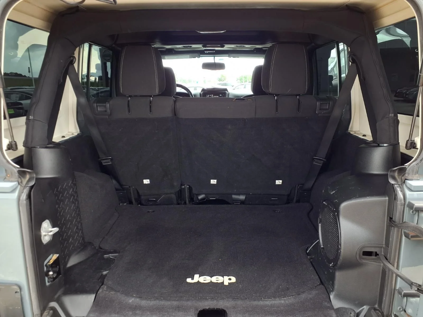 Used 2014 Gray Jeep Unlimited Sahara image 25
