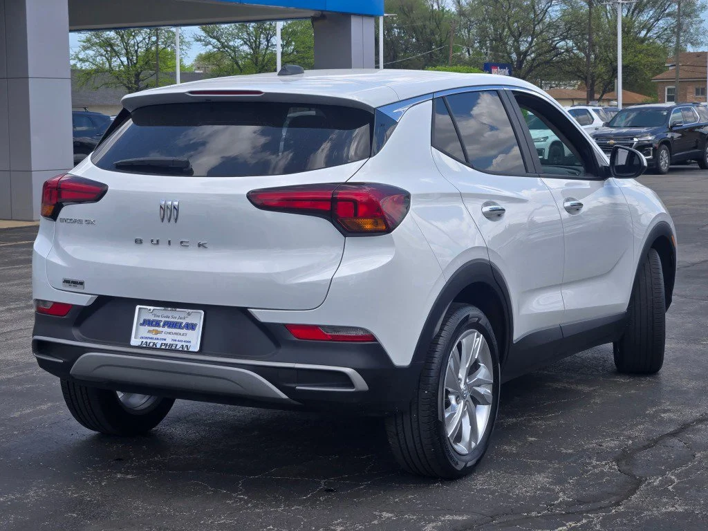 Used 2025 Summit White Buick Preferred image 11