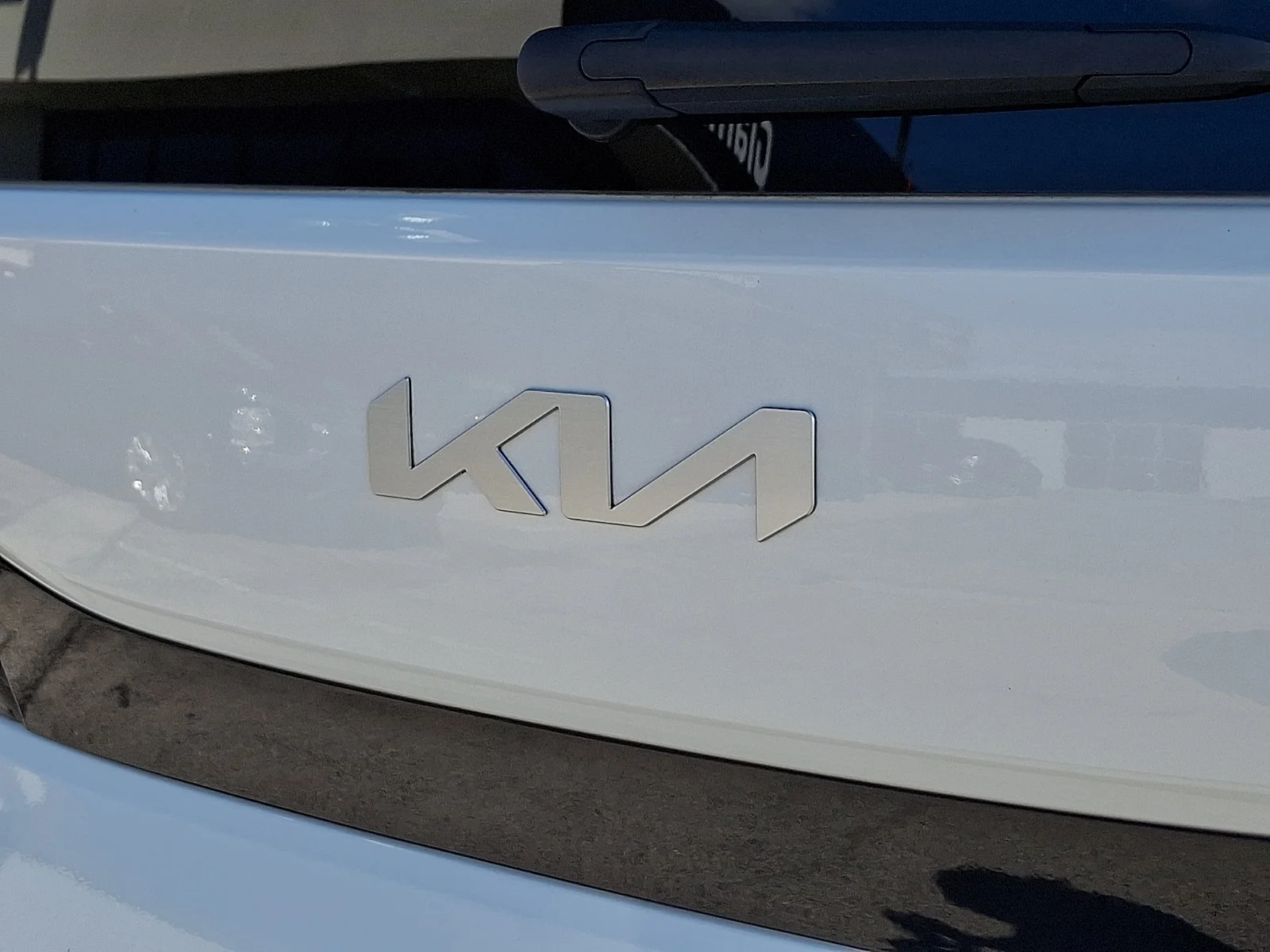 Certified Used 2025 White Kia LX image 30