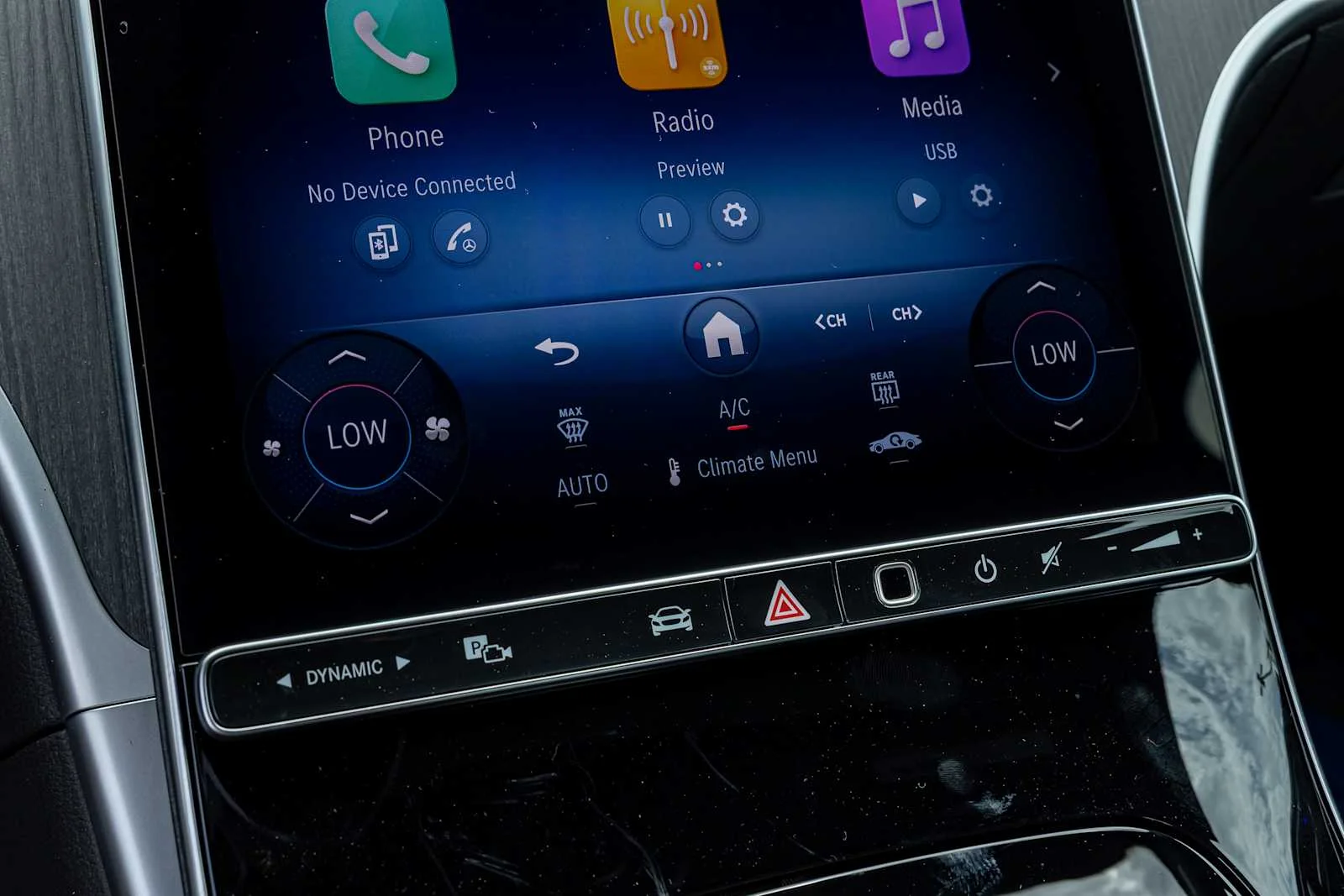 2025 Mercedes-Benz C-Class Sedan C 300 - Photo 15
