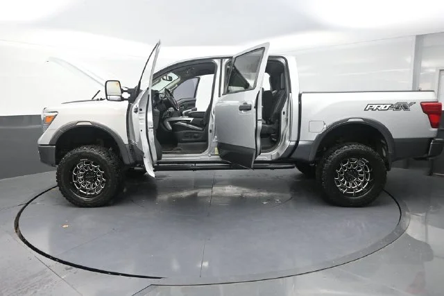 Used 2018 Silver Nissan PRO-4X image 42