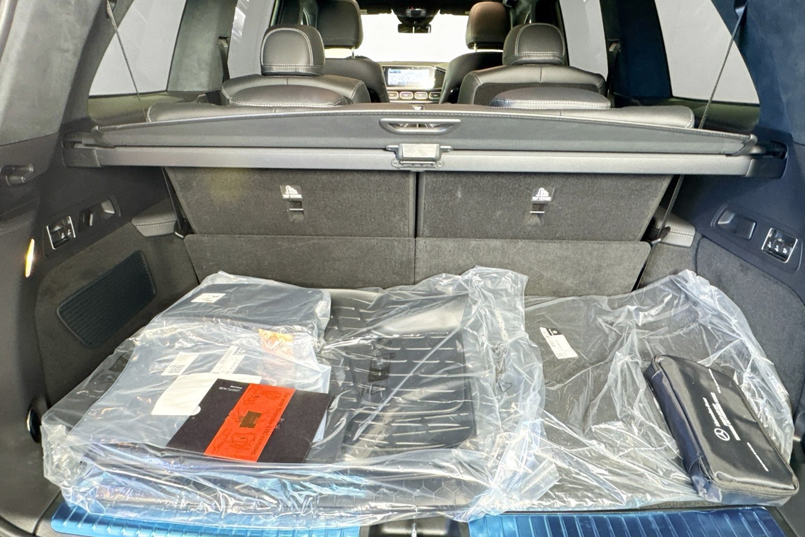 New 2026 MANUFAKTUR Alpine Grey Mercedes-Benz AMG® GLS 63 image 24