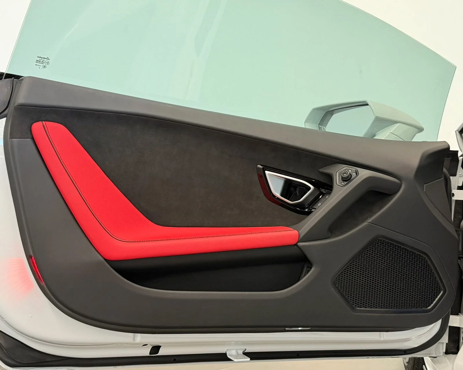Used 2022  Lamborghini Base image 10