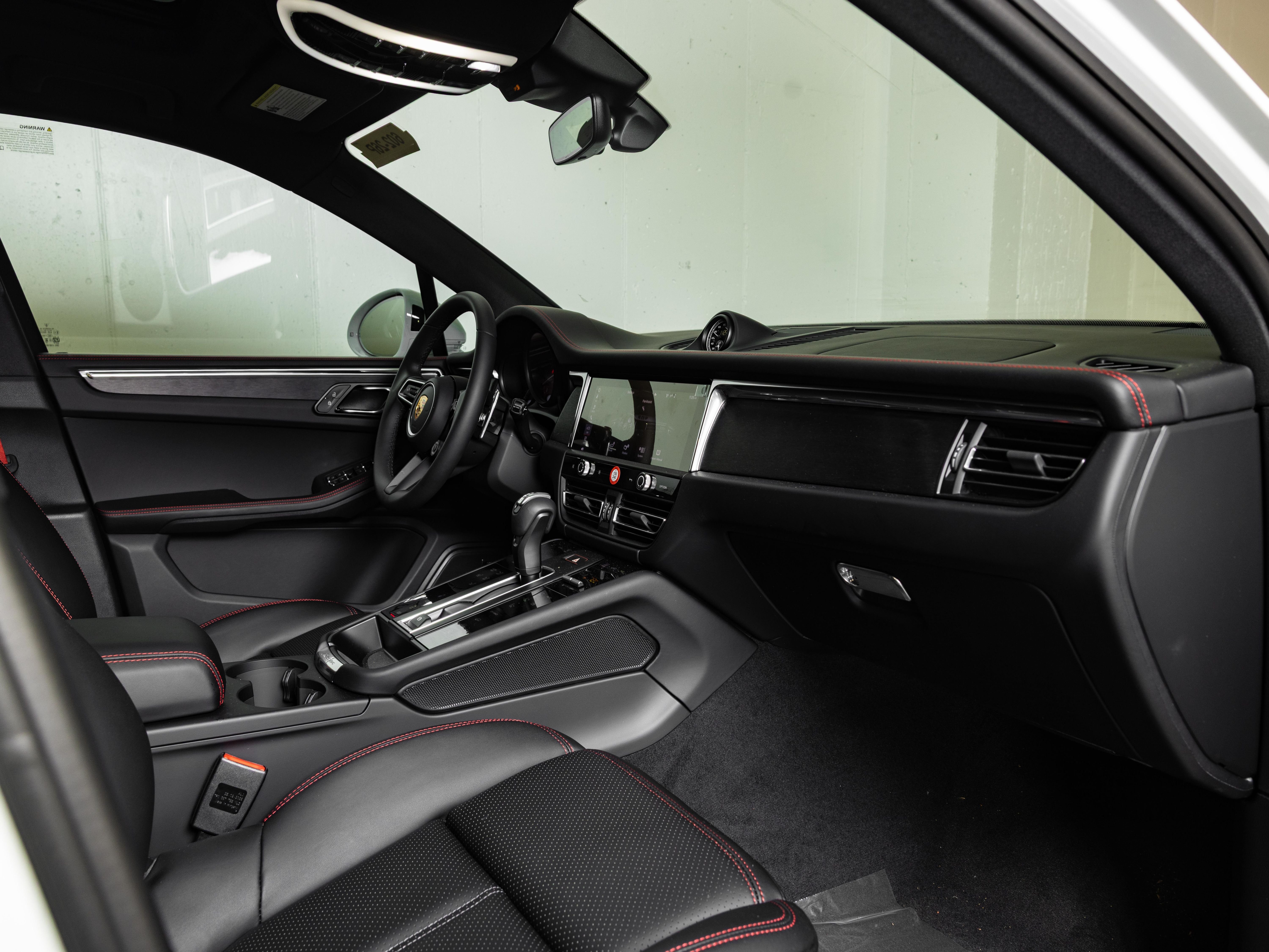 2026 Porsche Macan GTS - Photo 17