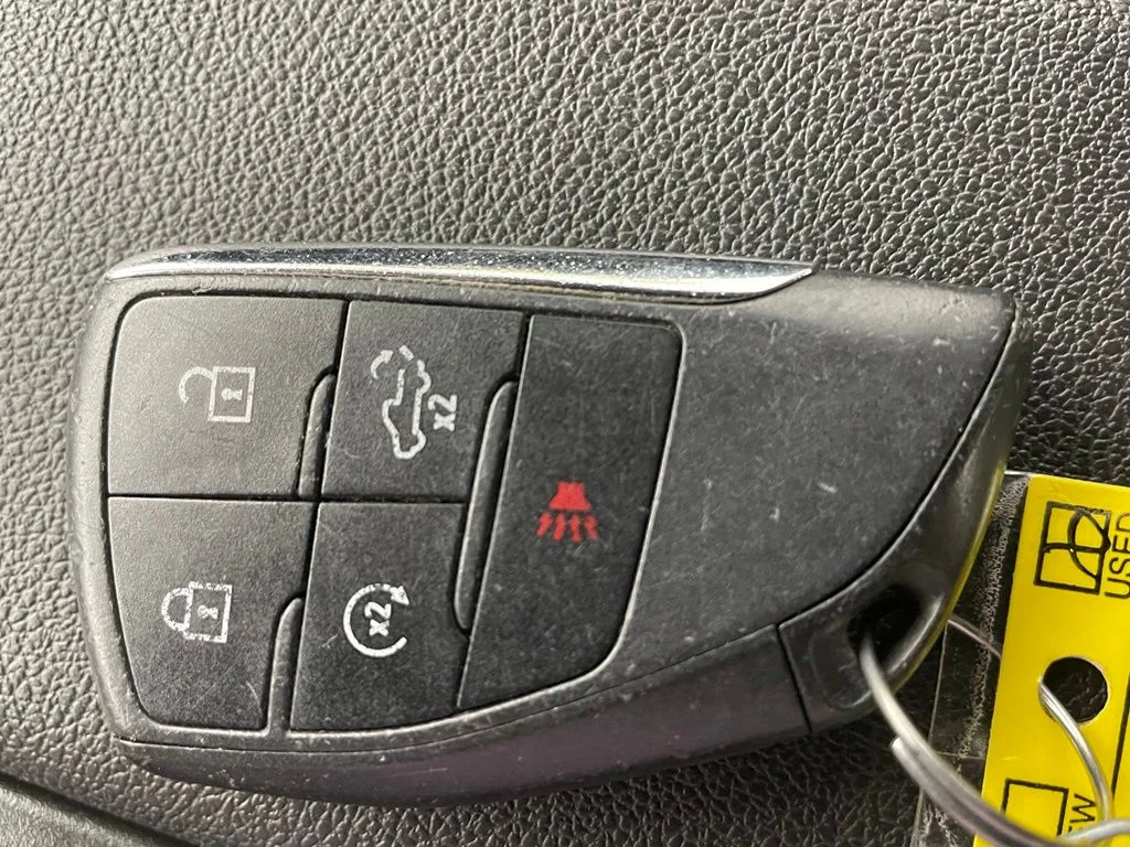 Used 2022 White Chevrolet Custom image 28
