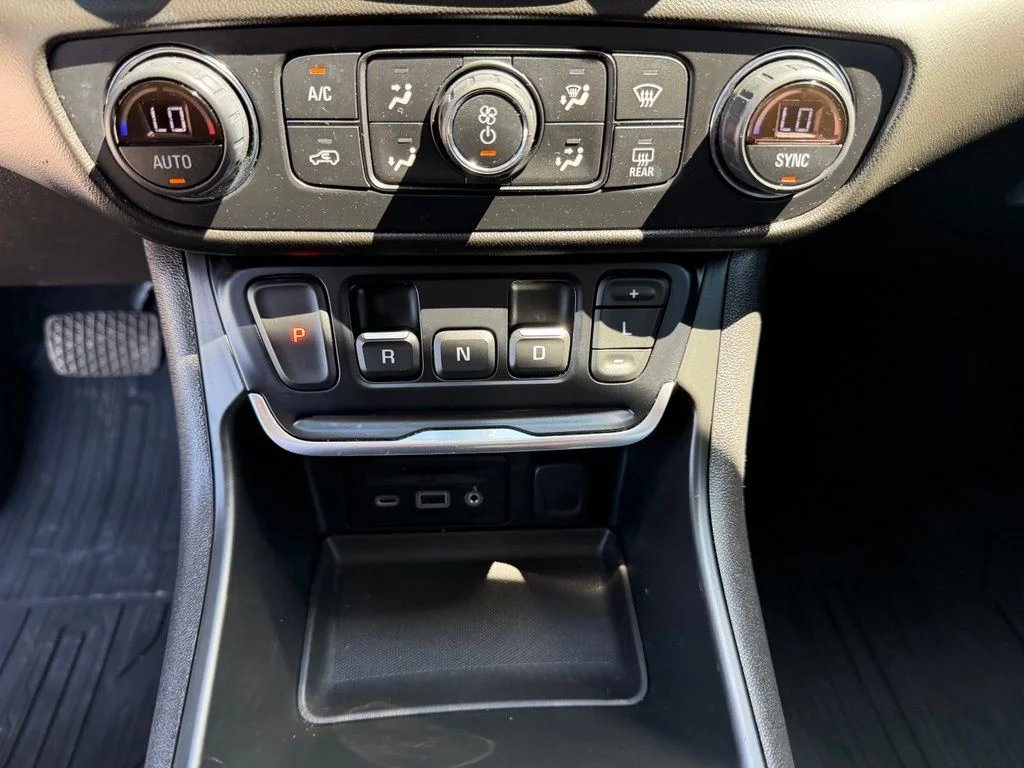 Used 2021 Gray GMC SLT image 21