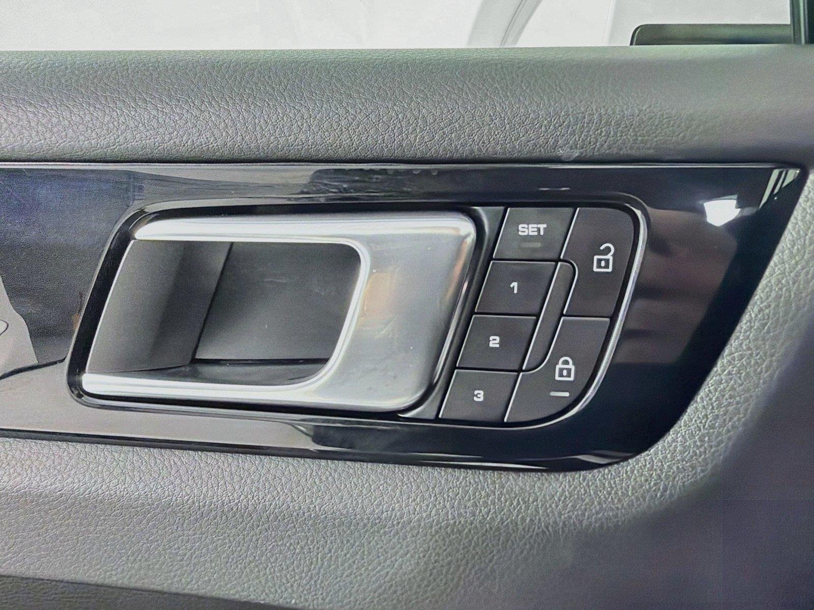Used 2023 White Porsche Base image 7