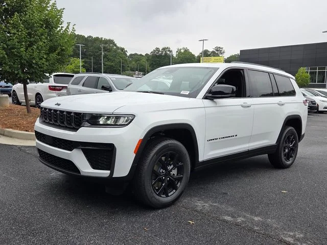 New 2026 Bright White Clear-Coat Exterior Paint Jeep Laredo image 3