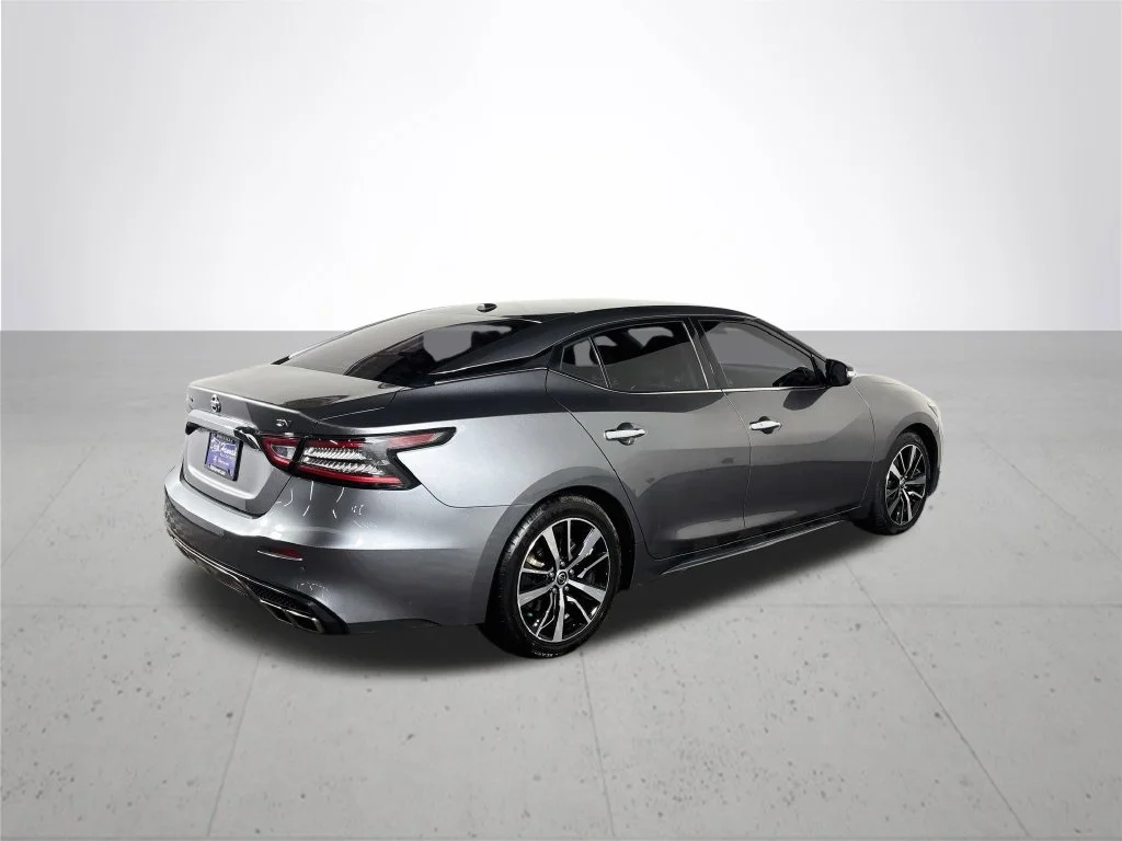 Used 2021 Gray Nissan SV image 6