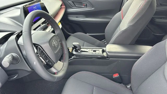 2026 Toyota Prius Plug-in Hybrid SE - Photo 26