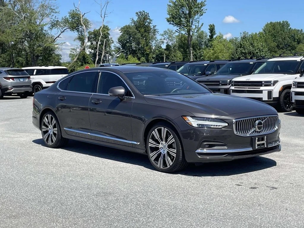 Certified Used 2023 Platinum Grey Volvo Ultimate image 1