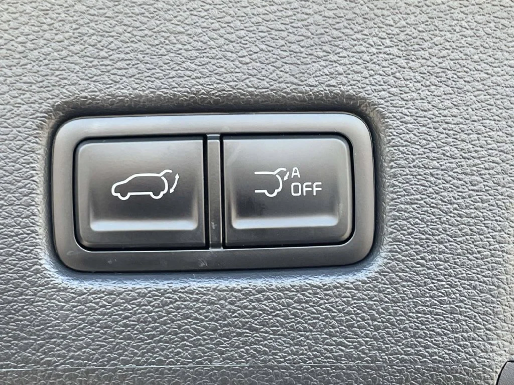 Used 2025  Kia S image 43