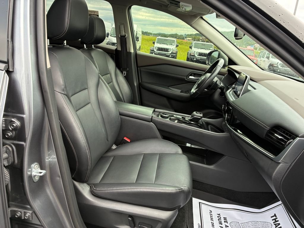 Used 2022 Gray Nissan SL image 20