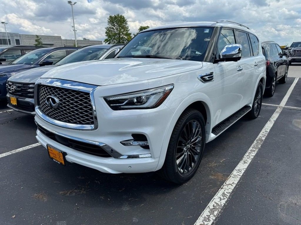 Used 2022 White INFINITI Sensory image 3