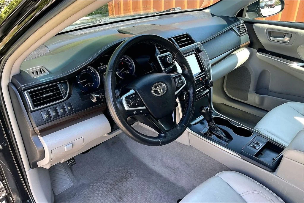 Used 2016 Black Toyota XLE image 14