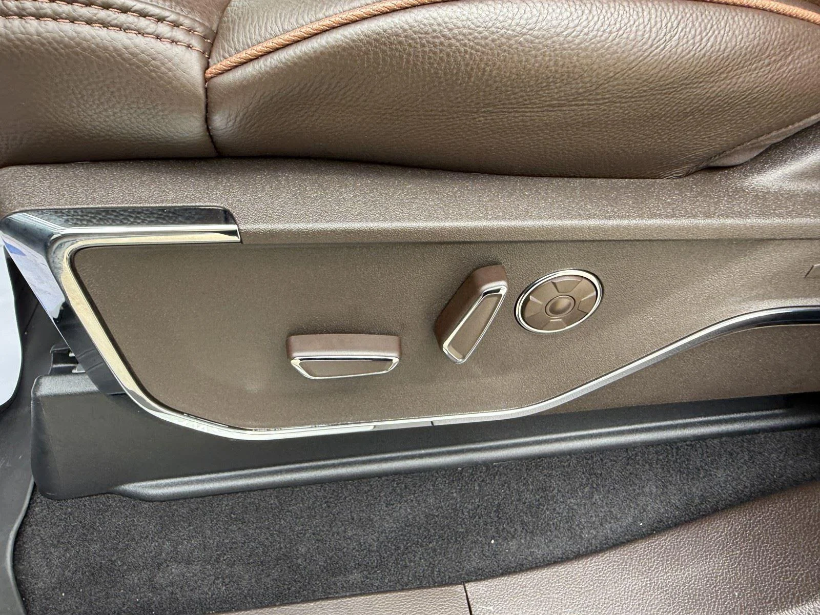 New 2026 Carbonized Gray Metallic Ford King Ranch® image 18