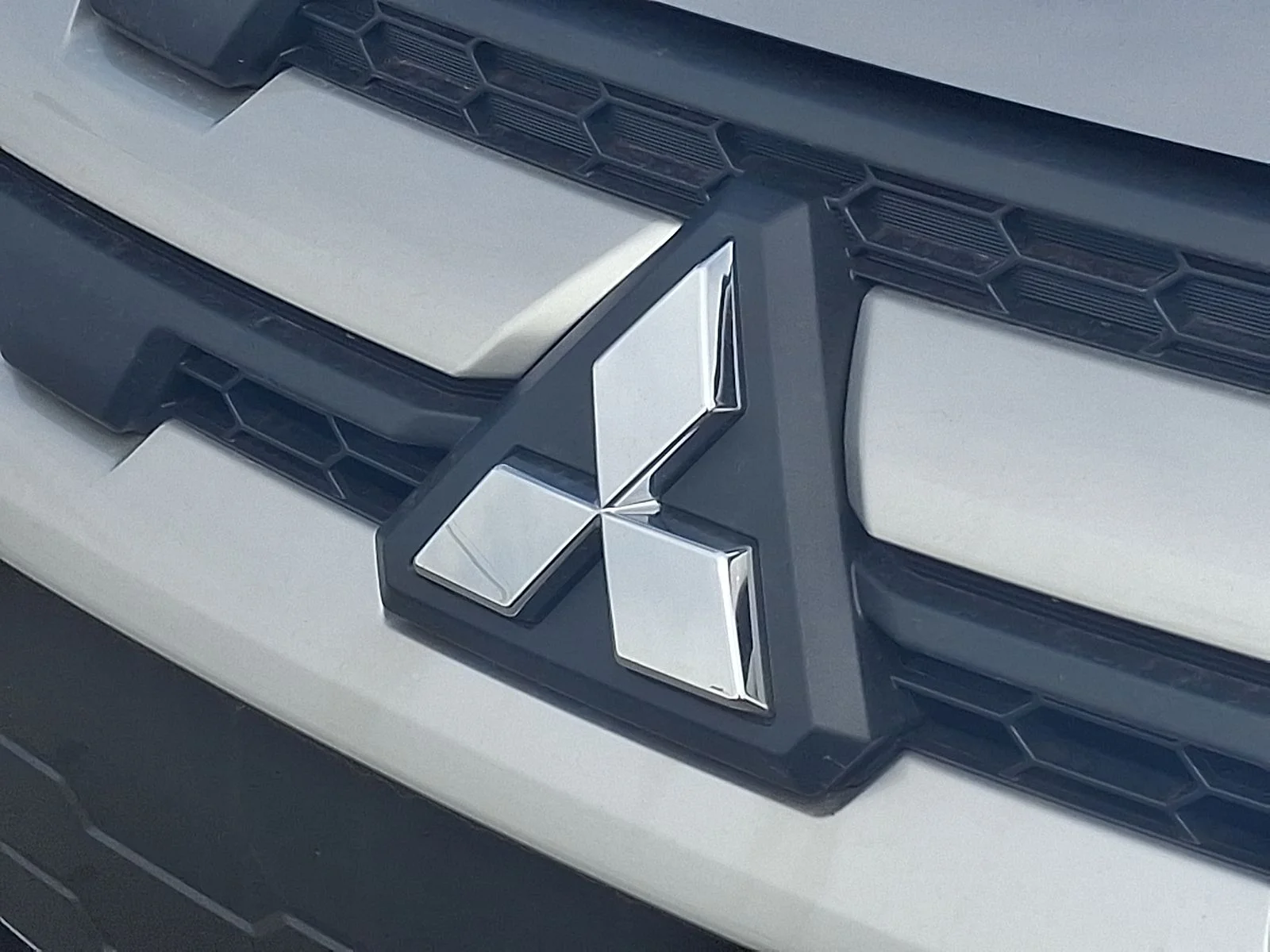 New 2027 Gray Mitsubishi 2.0 ES image 23