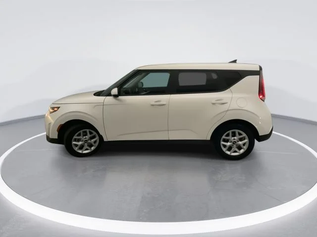 Used 2023 White Kia LX image 3