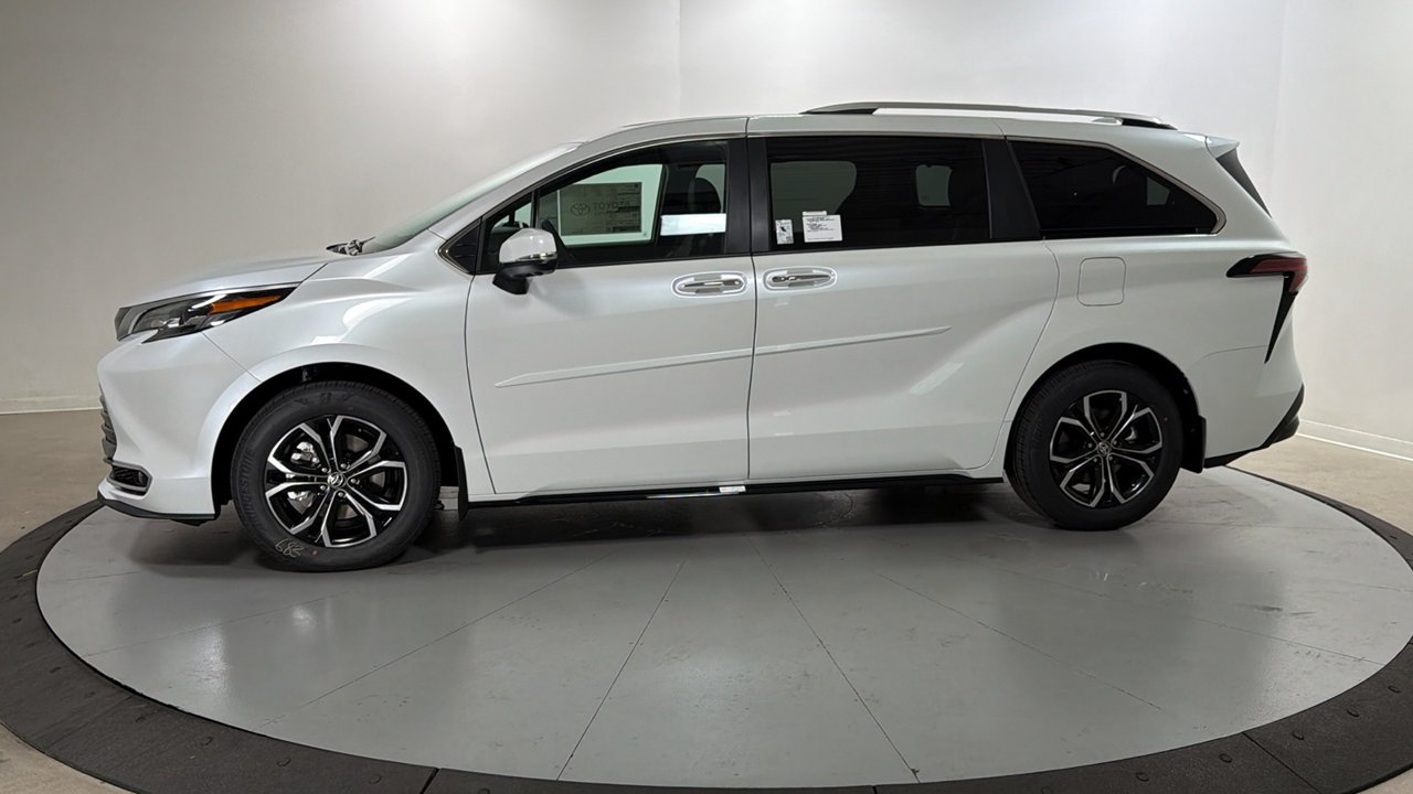 New 2026 Wind Chill Pearl <sup>1</sup> Toyota  Platinum image 8