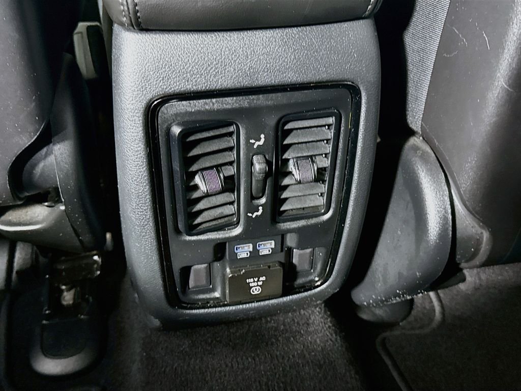 Used 2020 Diamond Black Crystal Pearlcoat Jeep Limited X image 23