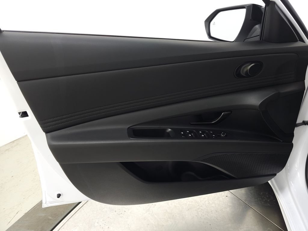 2025 Hyundai Elantra Blue - Photo 15