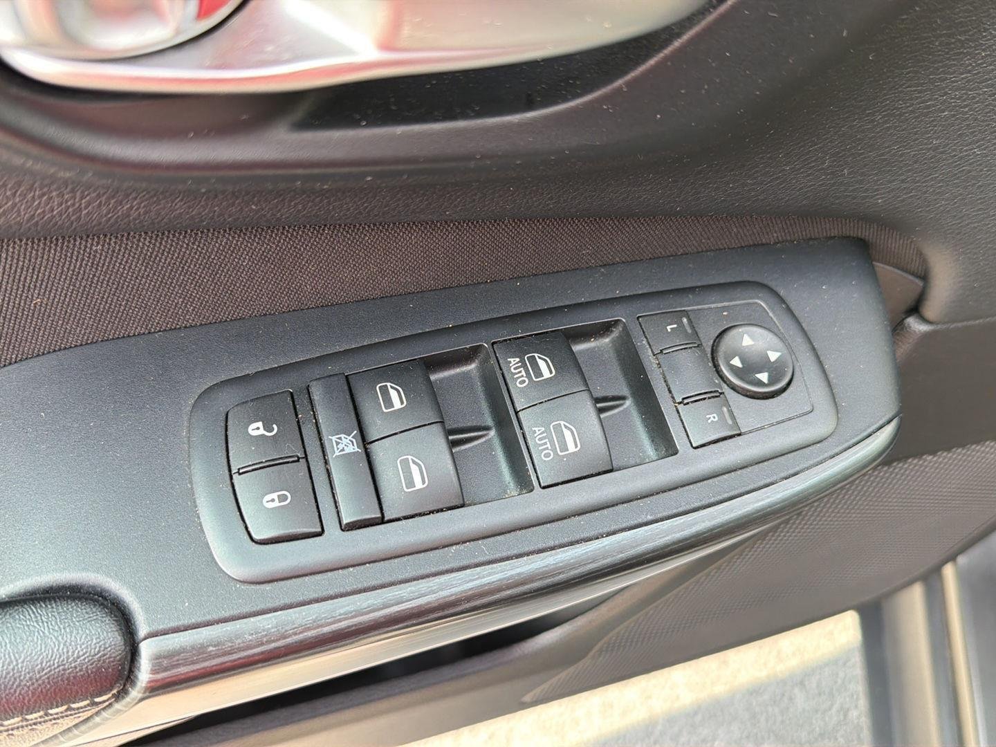 Used 2016 Granite Crystal Metallic Clearcoat Jeep Latitude image 31