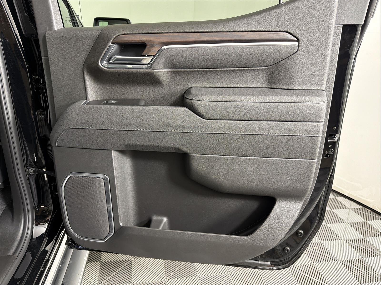 2026 GMC Sierra 1500 SLT - Photo 14