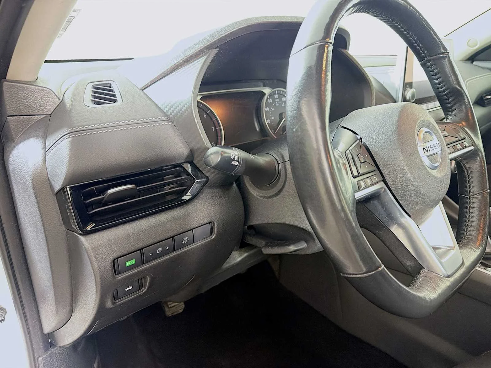 Certified Used 2022 Aspen White TriCoat Pearl Nissan SV image 8