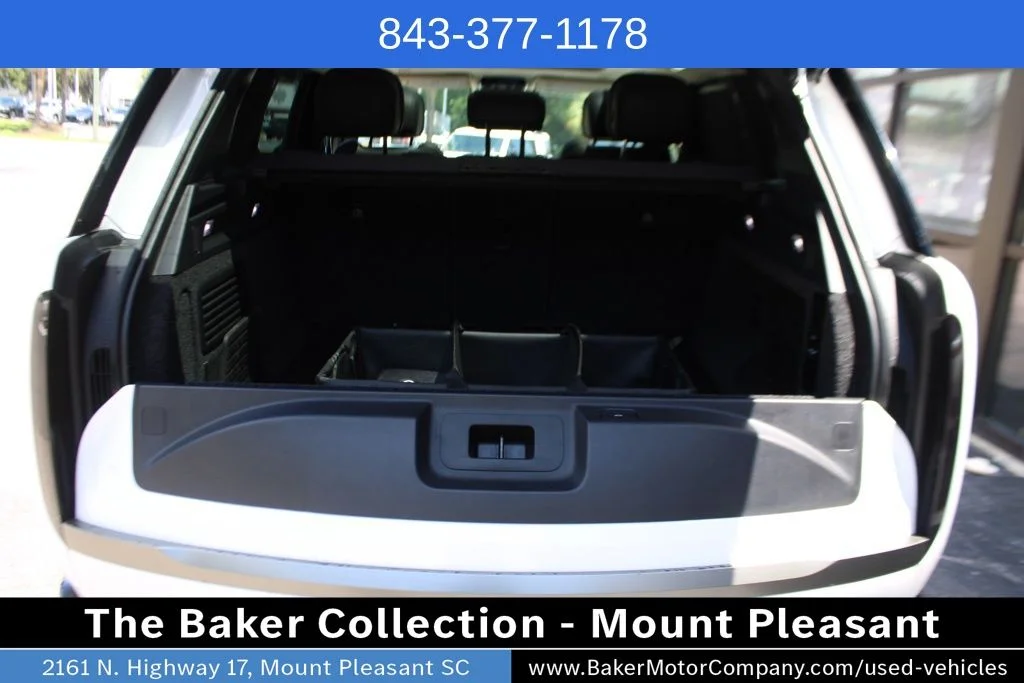 Used 2024 White Land Rover SE image 29