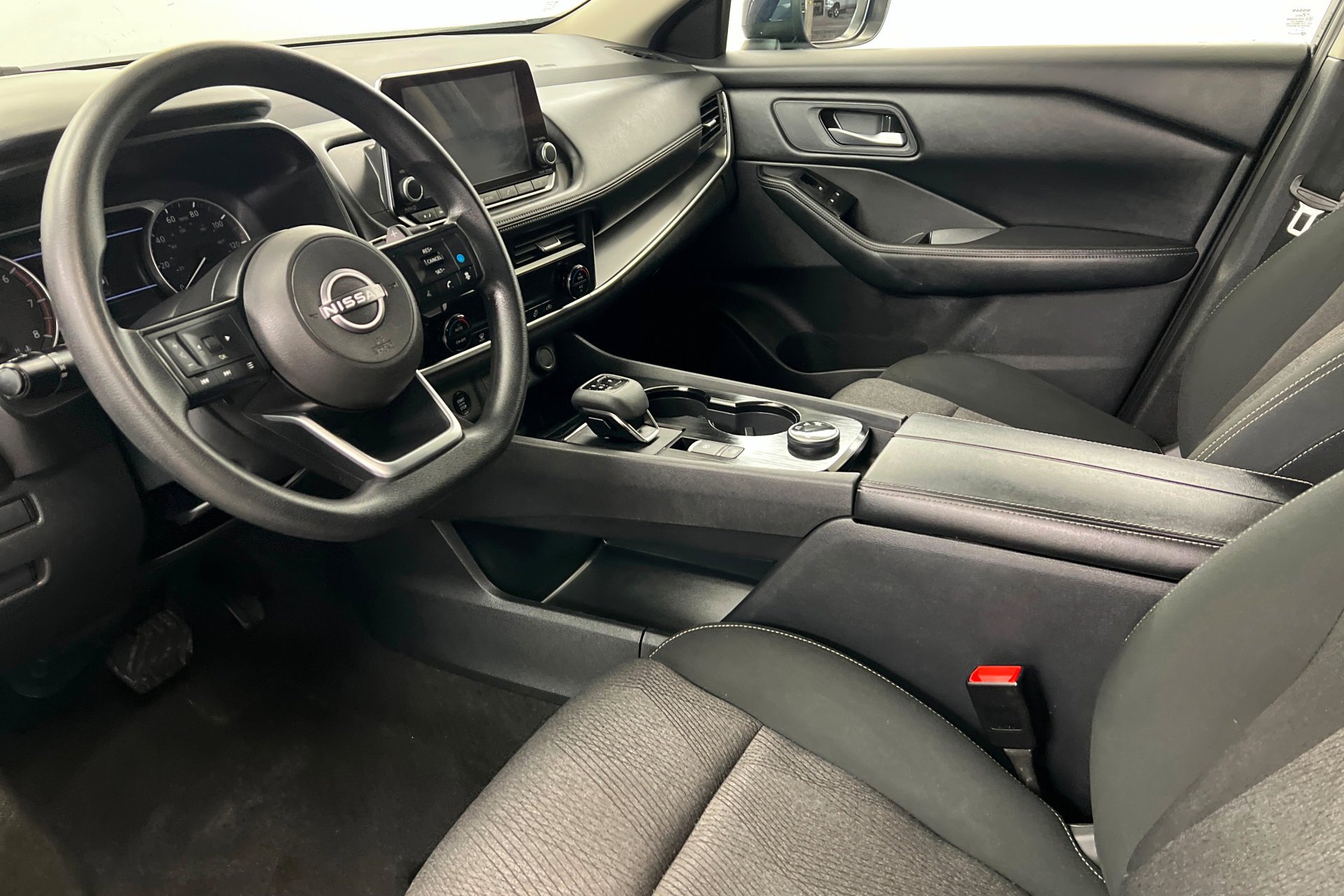 Used 2024 Deep Ocean Blue Pearl Nissan SV image 16