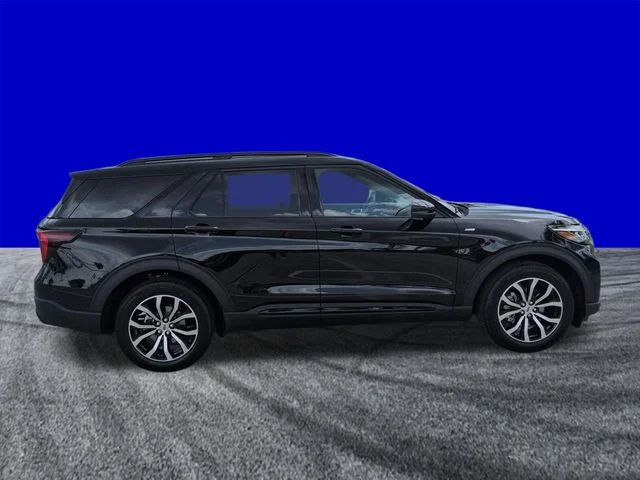 New 2026 Agate Black Metallic Ford ST-Line image 3