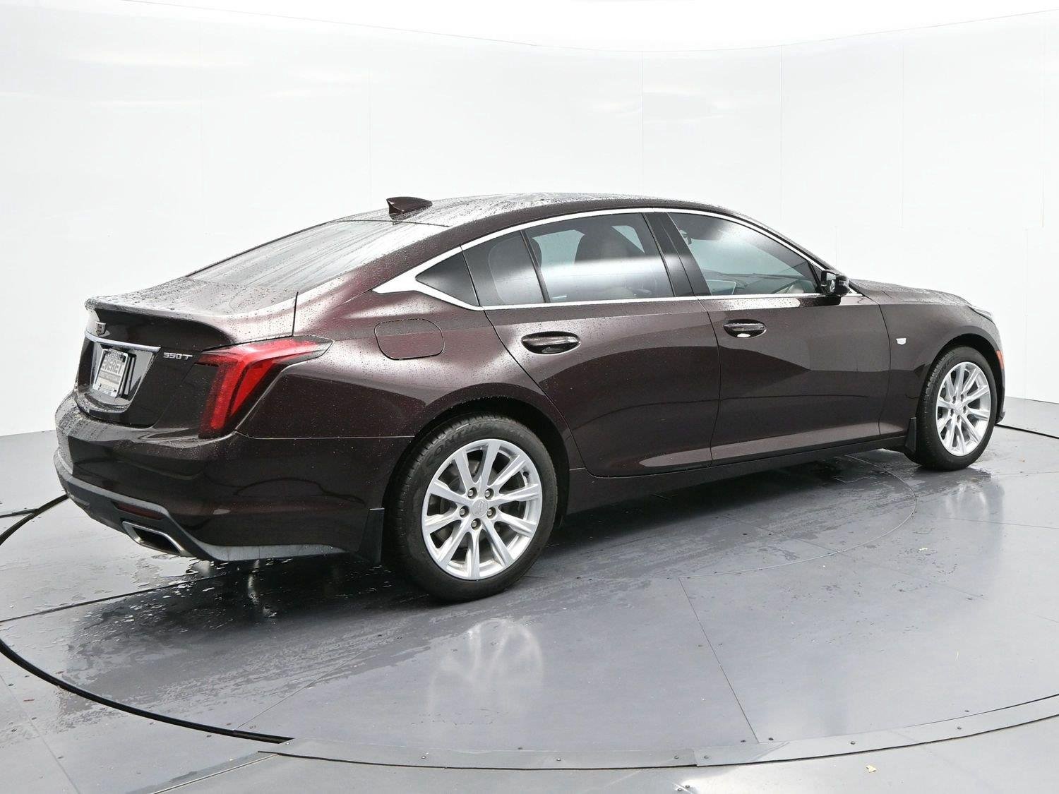 Used 2020 GARNET METALLIC Cadillac Luxury image 7