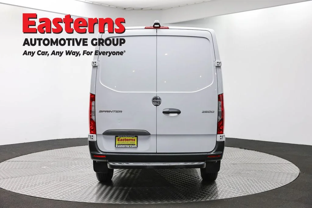 Used 2019 White Freightliner Base image 6