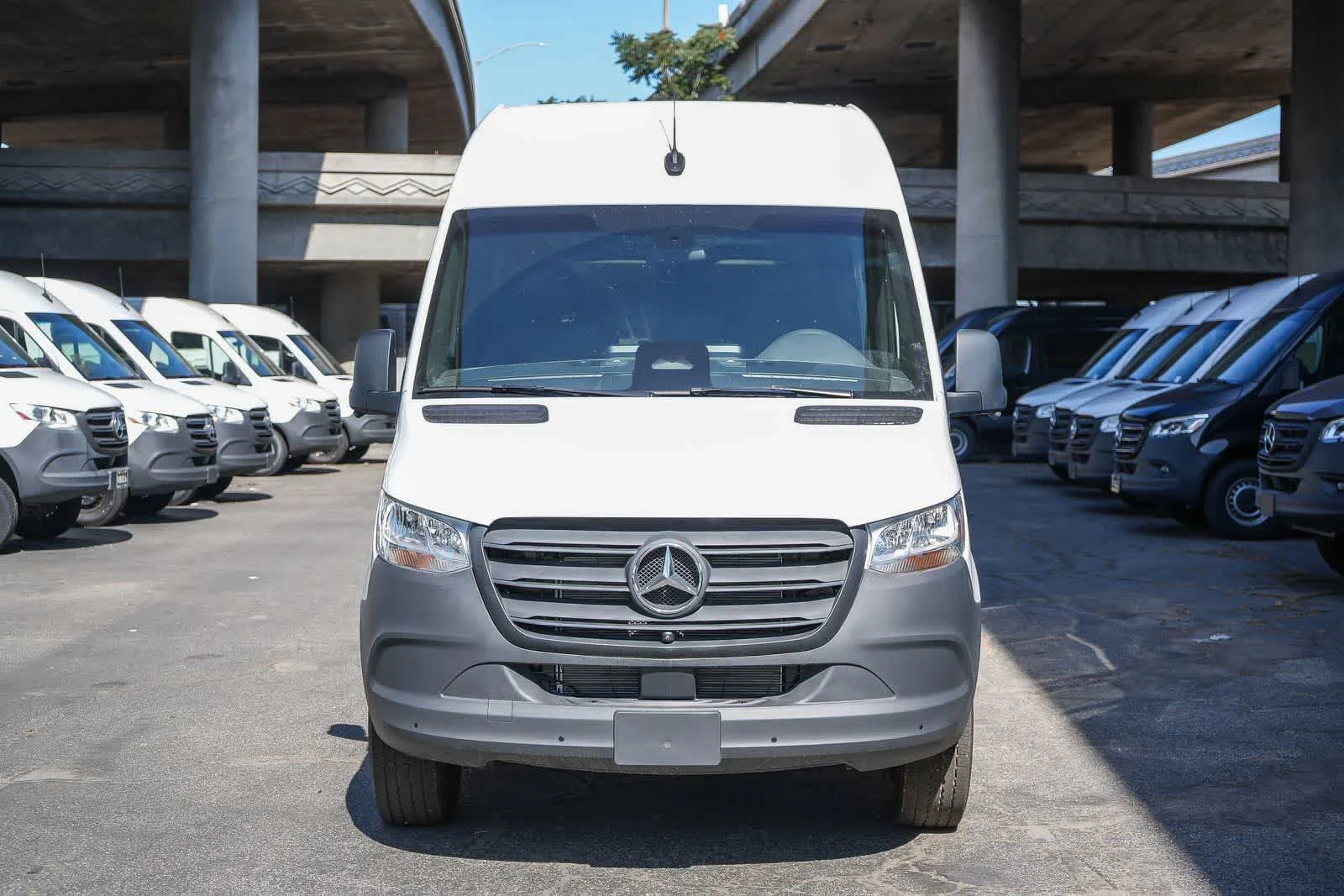 New 2026 Arctic+White Mercedes-Benz Crew 144 WB  RWD 2.0L 4-Cylinder image 38