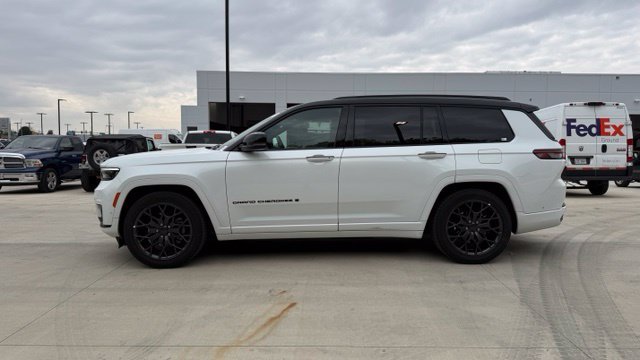 Used 2025 White Jeep Summit image 6
