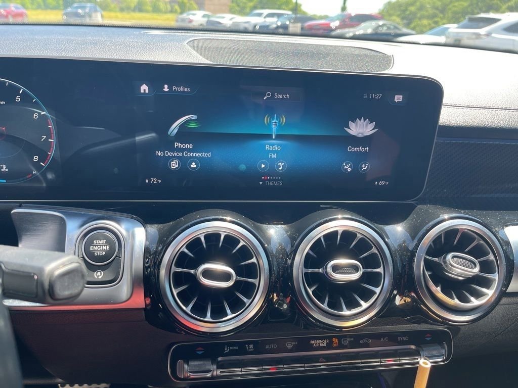 Used 2021 Night Black Mercedes-Benz GLB 250 image 22