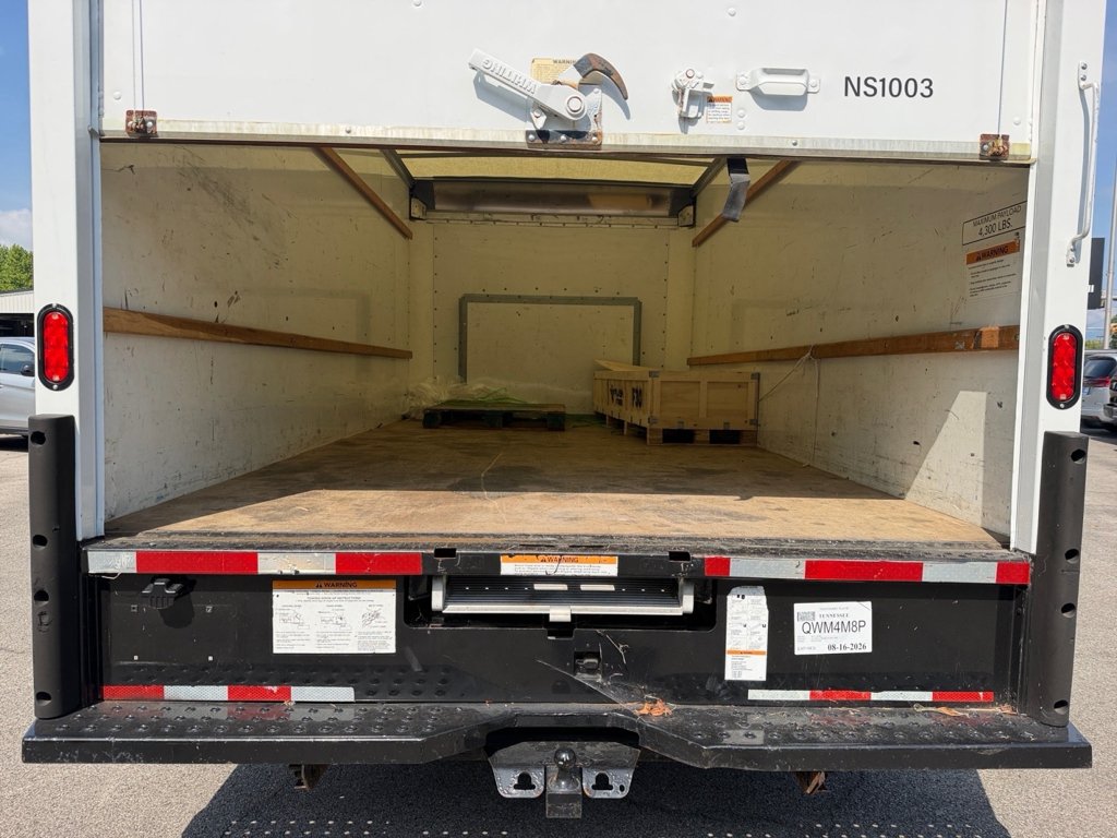 Used 2019  Ford Base image 17