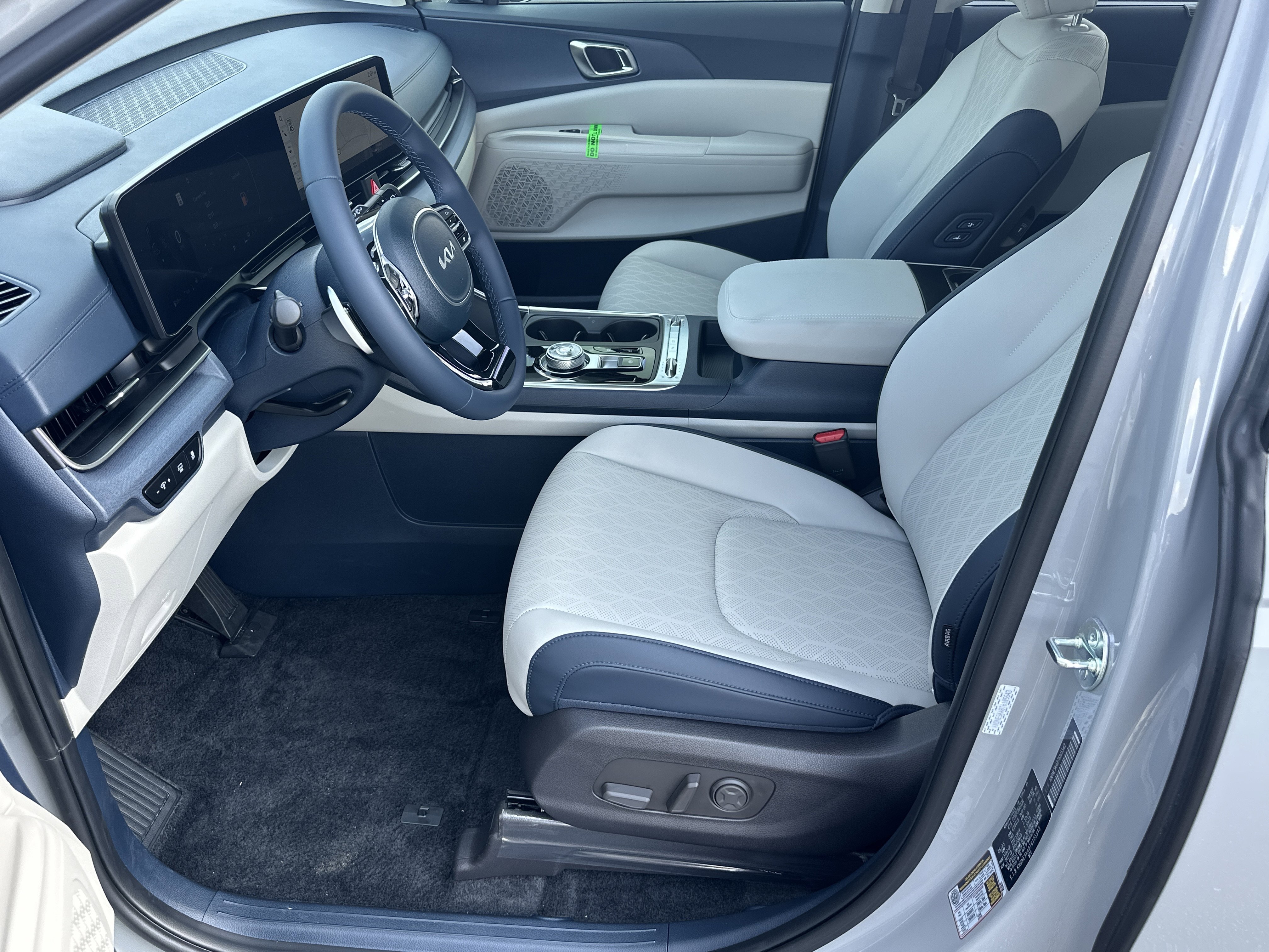 New 2026 Ceramic Silver Kia SX image 10