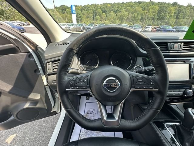 Used 2017 White Nissan SL image 13