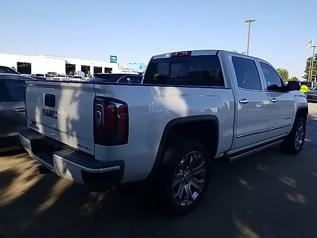 Used 2018 WHITE FROST TRICOAT GMC Denali image 29
