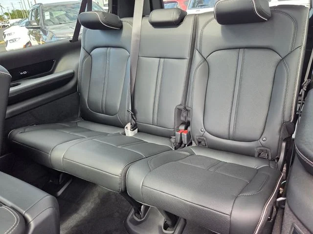 2025 Jeep Grand Wagoneer L Series II - Photo 11