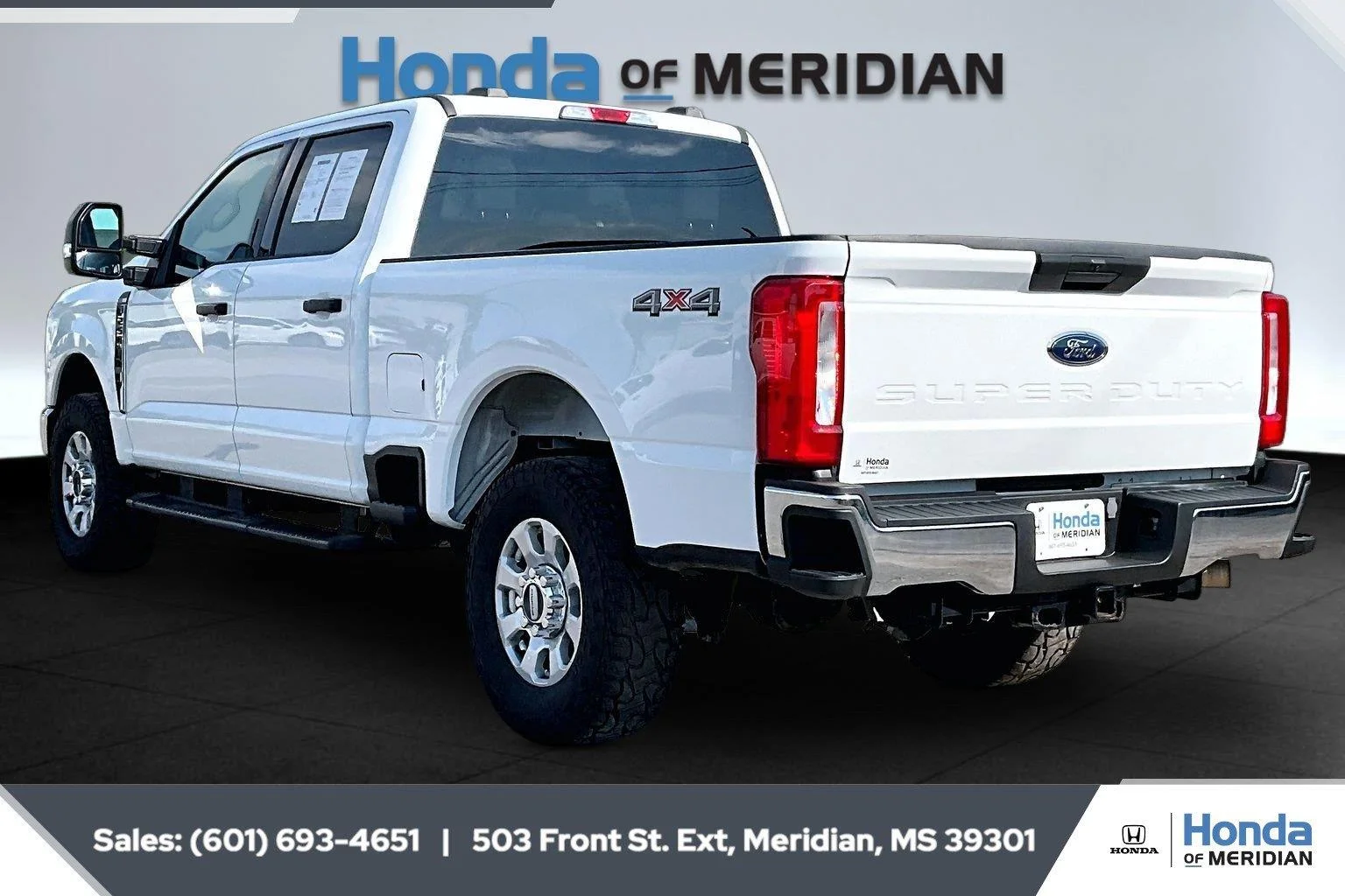 Used 2023 Oxford White Ford XLT image 2