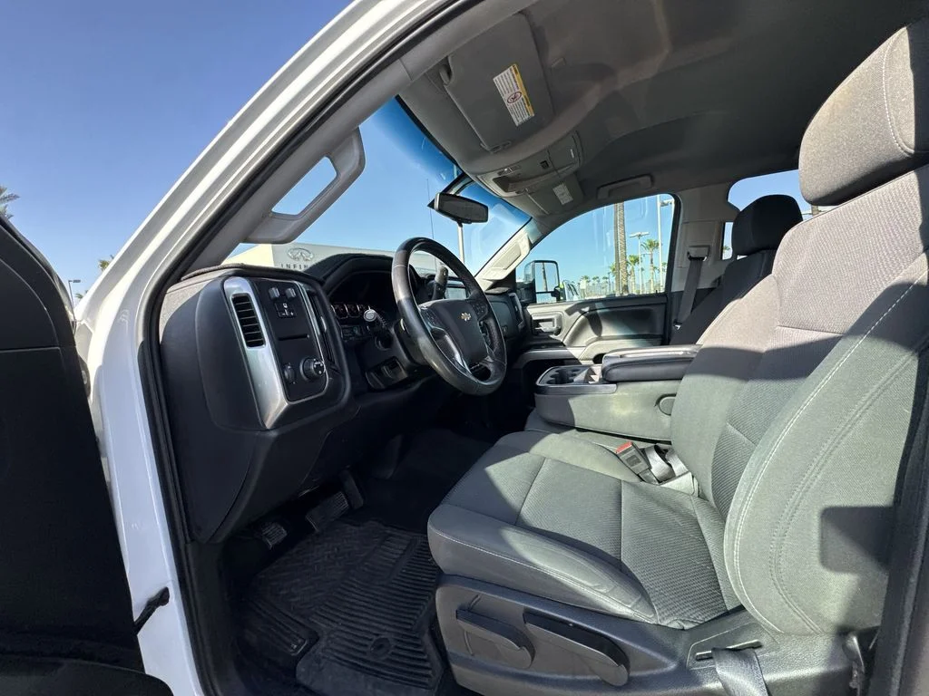 Used 2017 White Chevrolet LT image 10