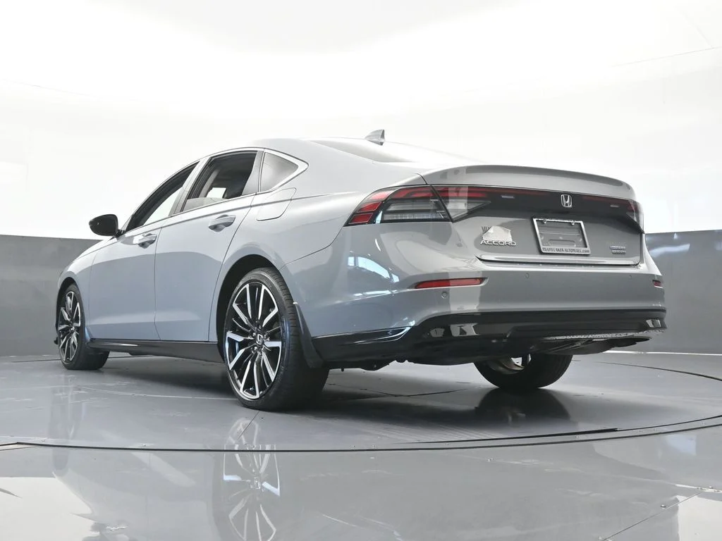 Used 2024 Solar Silver Metallic Honda Touring image 55
