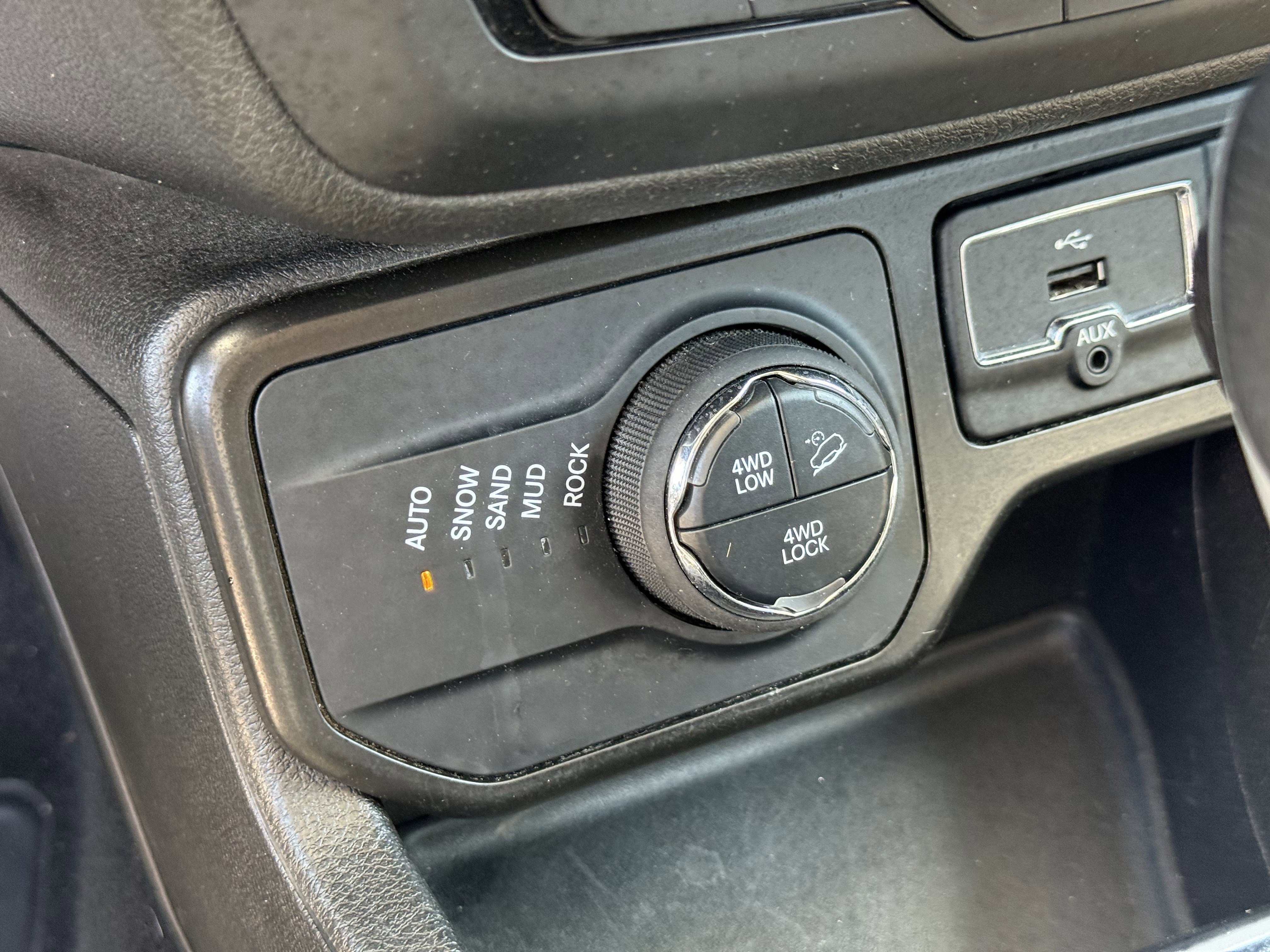 Used 2023 Alpine White Clearcoat Jeep Trailhawk image 23
