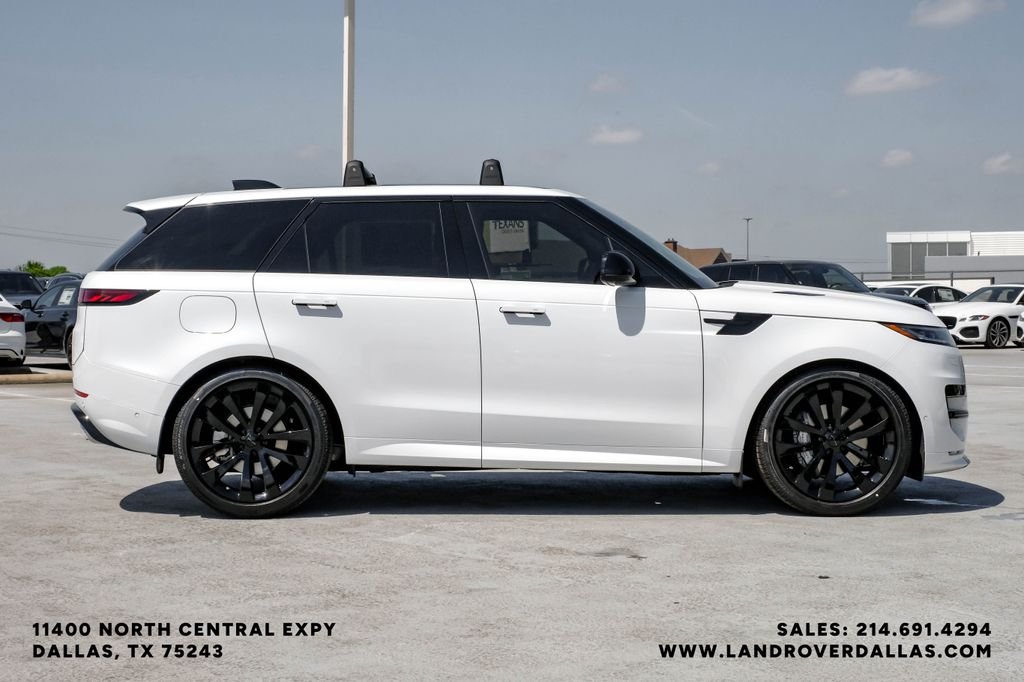 New 2026 Ostuni Pearl Wht Prem Met Land Rover Dynamic SE image 7