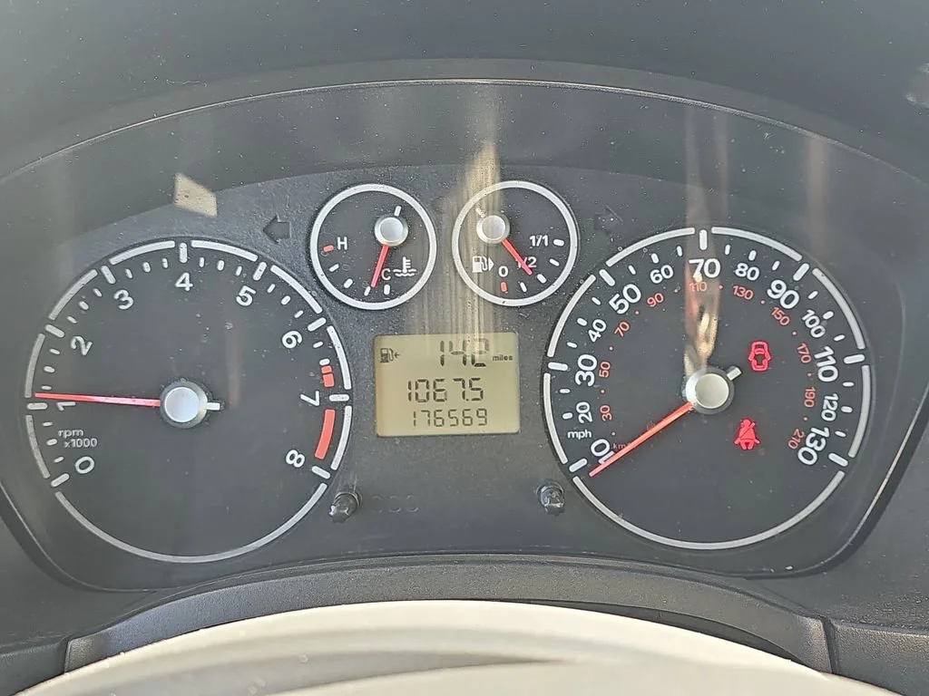 Used 2010 White Ford XLT image 23