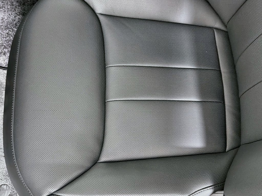New 2027 Santorini Black Land Rover SE image 20